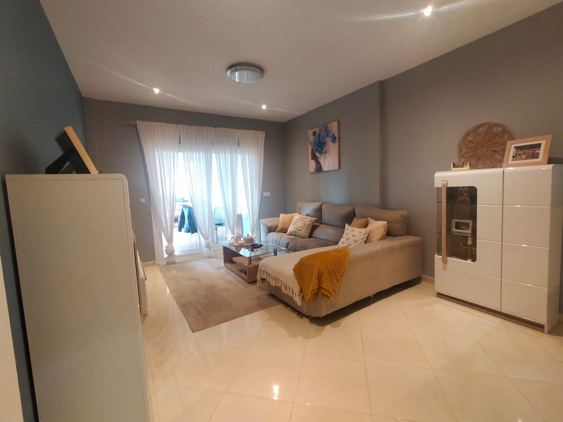 Sala d'estar de Pis en venda en La Línea de la Concepción amb Jardí privat i Piscina comunitària