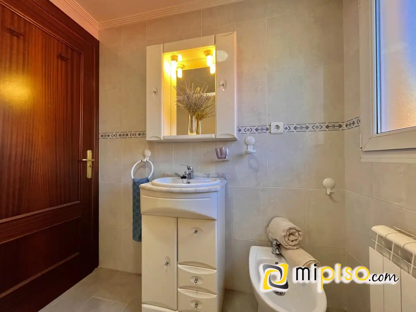 Baño de Casa adosada en venta en Ruesga con Calefacción, Terraza y Amueblado