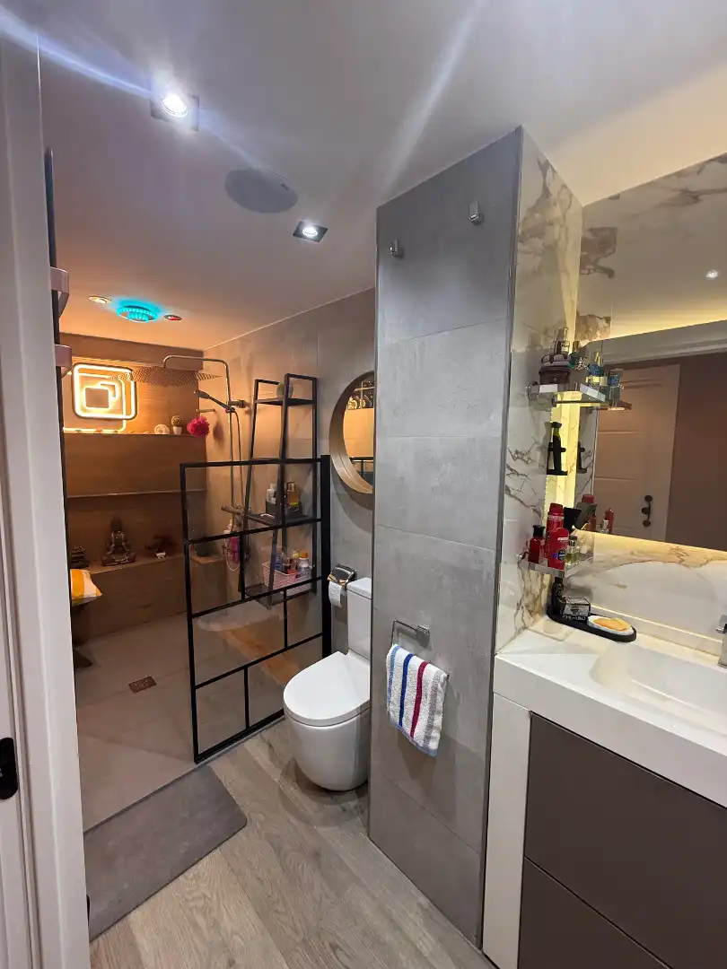 Bathroom of Flat for sale in Oviedo 