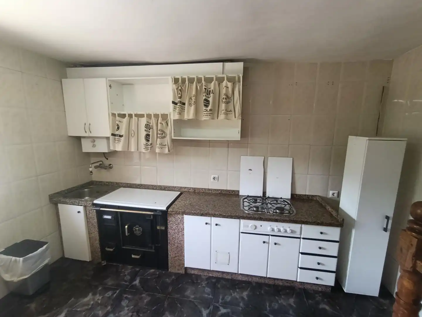 Küche von Country house zum Verkauf in San Martín del Rey Aurelio mit Balkon