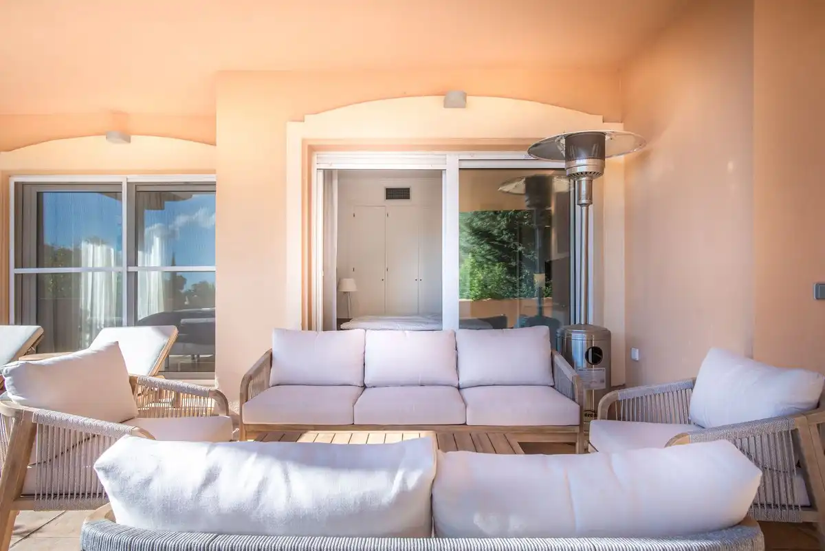 Apartament amb piscina en venda a Nueva Andalucía, imagen 2