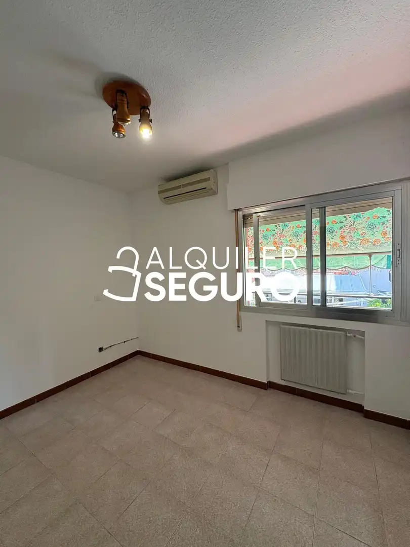 Bedroom of Flat for rent in Madrid  with Heating, Terrace and Furnished