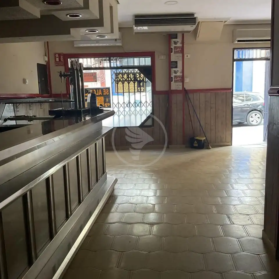 Local en venda en Linares amb Aire condicionat