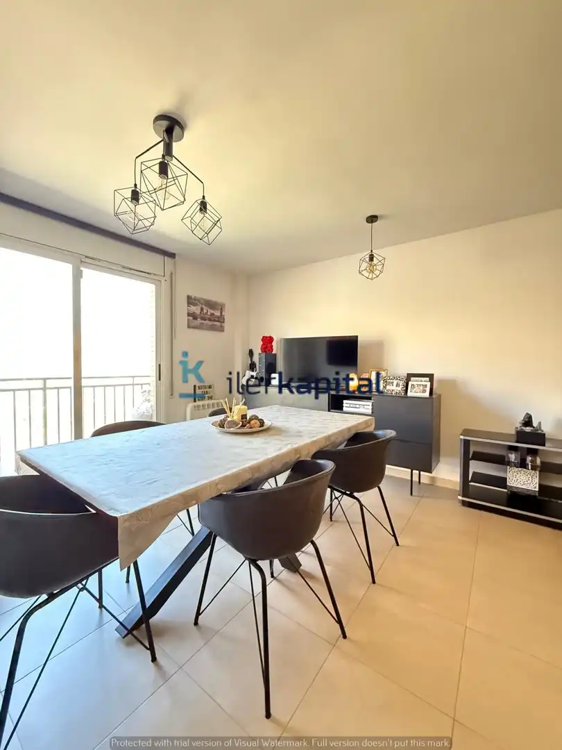 Sala d'estar de Dúplex en venda en Castelló de Farfanya amb Aire condicionat, Calefacció i Terrassa
