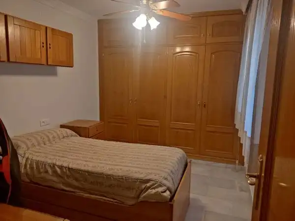 Schlafzimmer von Einfamilien-Reihenhaus zur Miete in Granada mit Klimaanlage, Privatgarten und Möbliert