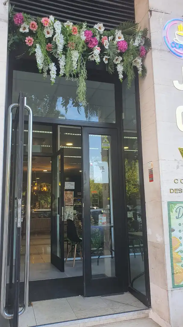 Local comercial en traspàs a Avenida Pío XII 5, imagen 2