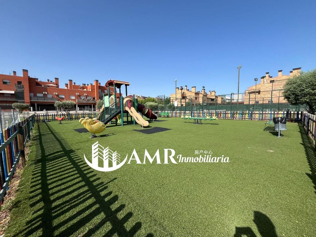 Vista exterior de Pis en venda en Parla amb Aire condicionat, Calefacció i Jardí privat