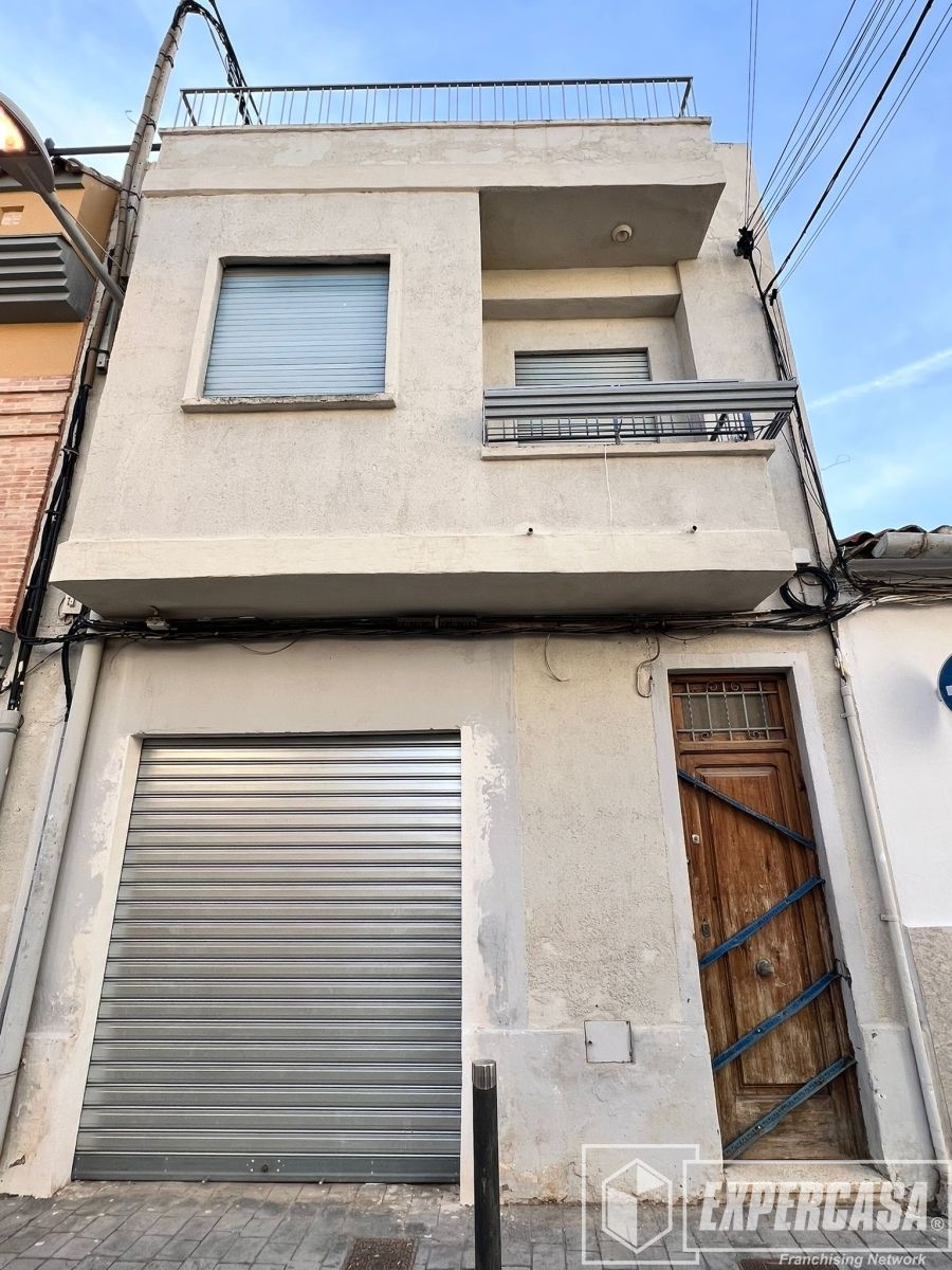 Vista exterior de Casa o xalet en venda en Alaquàs amb Terrassa