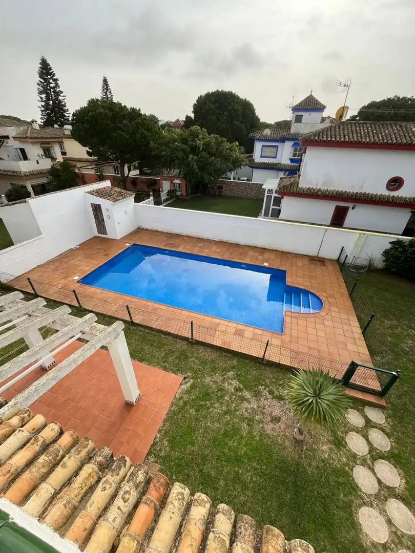 Swimming pool of Houses for sale in Chiclana de la Frontera