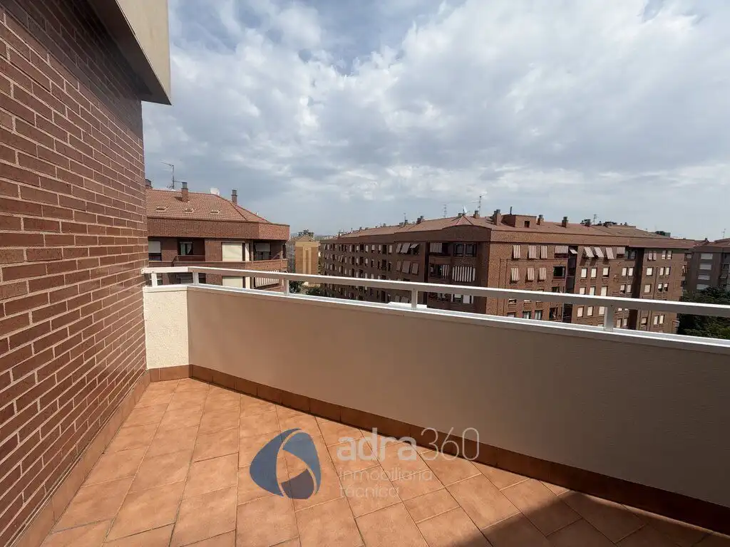Flat for rent in Estambrera, Cascajos - Piqueras