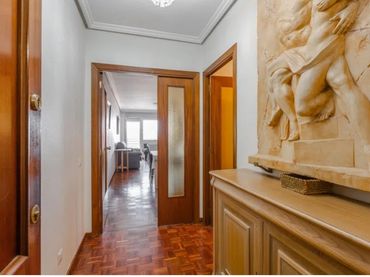 Flat with balcony to rent in Calle Pintor Zubiri