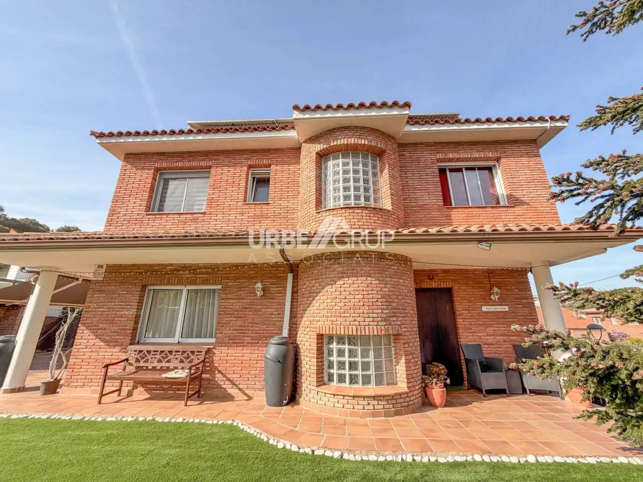Vista exterior de Casa adosada en venda en Terrassa amb Calefacció, Jardí privat i Terrassa