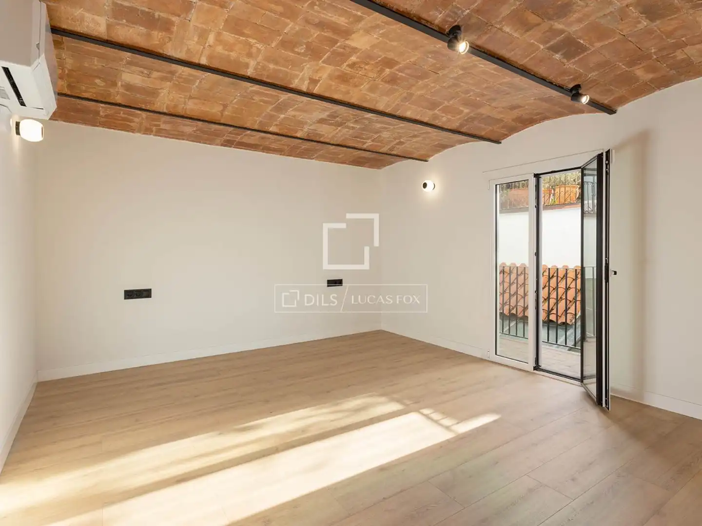 Sala d'estar de Pis en venda en Barcelona amb Aire condicionat, Parquet i Traster