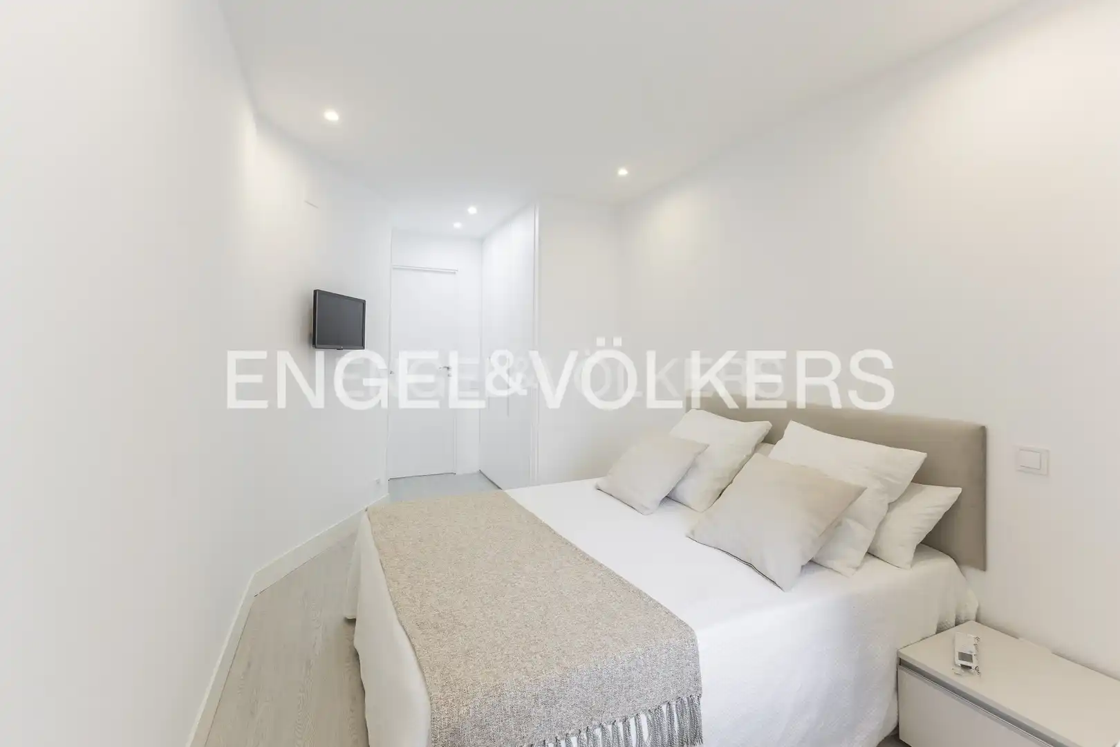 Schlafzimmer von Wohnung zur Miete in Madrid mit Klimaanlage, Heizung und Möbliert