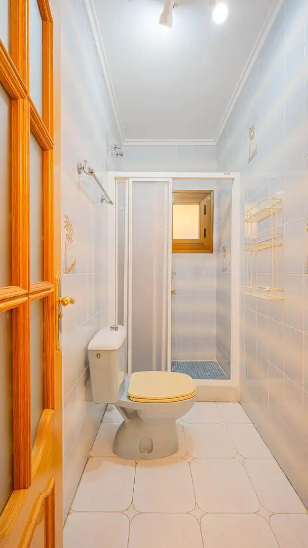 Baño de Casa adosada en venta en Torrevieja con Jardín privado, Trastero y Piscina