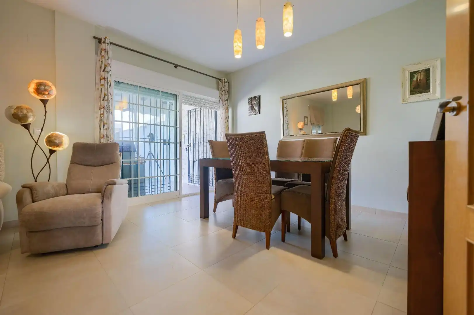 Comedor de Casa adosada en venta en Bormujos con Aire acondicionado, Jardín privado y Terraza
