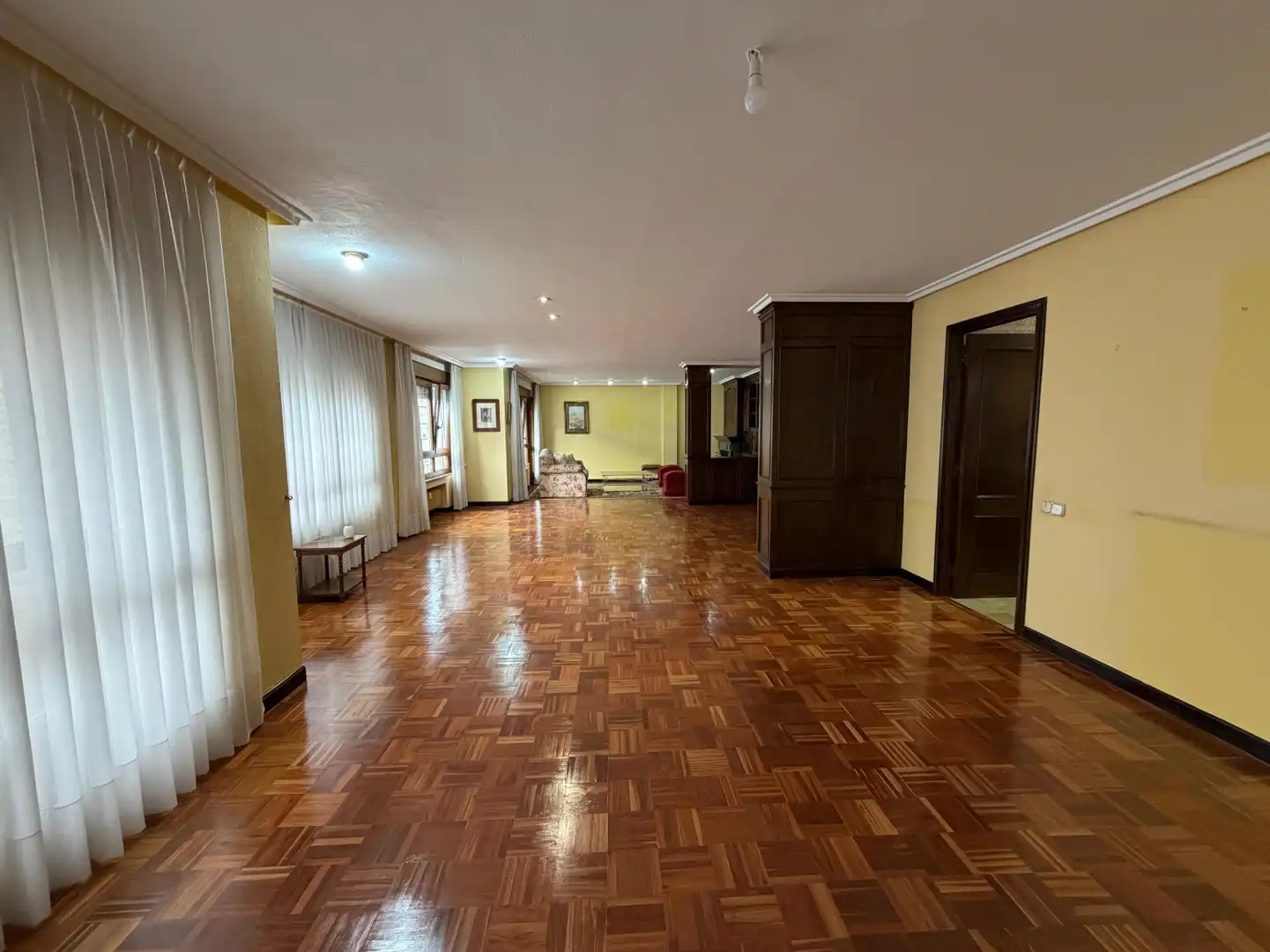 Piso en venta en Avilés con Calefacción, Parquet y Terraza