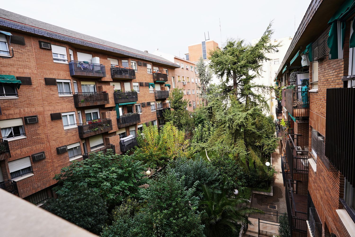 Exterior view of Flat to rent in  Madrid Capital  with Air Conditioner, Heating and Private garden