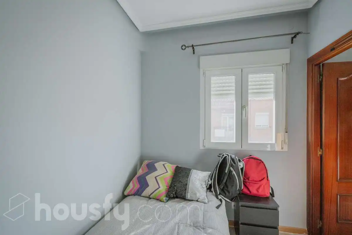 Bedroom of Flat for sale in Valladolid  with Air Conditioner and Terrace