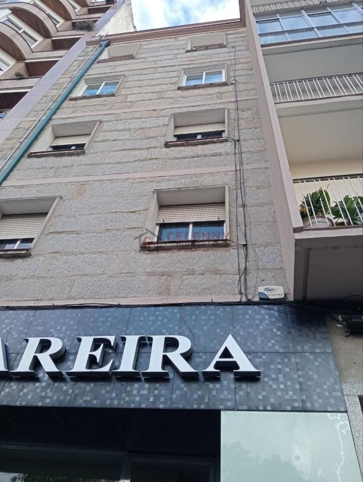 Vista exterior de Pis en venda en Ourense Capital  amb Calefacció, Traster i Moblat