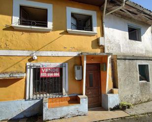 Vista exterior de Casa adosada en venda en Piloña