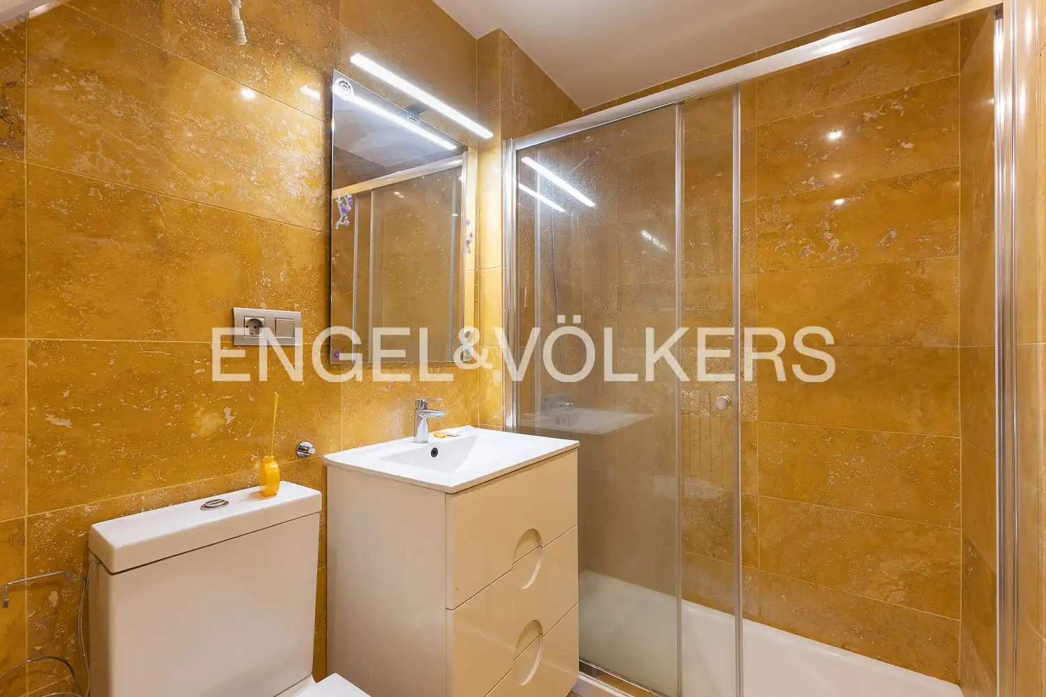 Badezimmer von Wohnung zur Miete in Valencia mit Klimaanlage, Heizung und Parkett