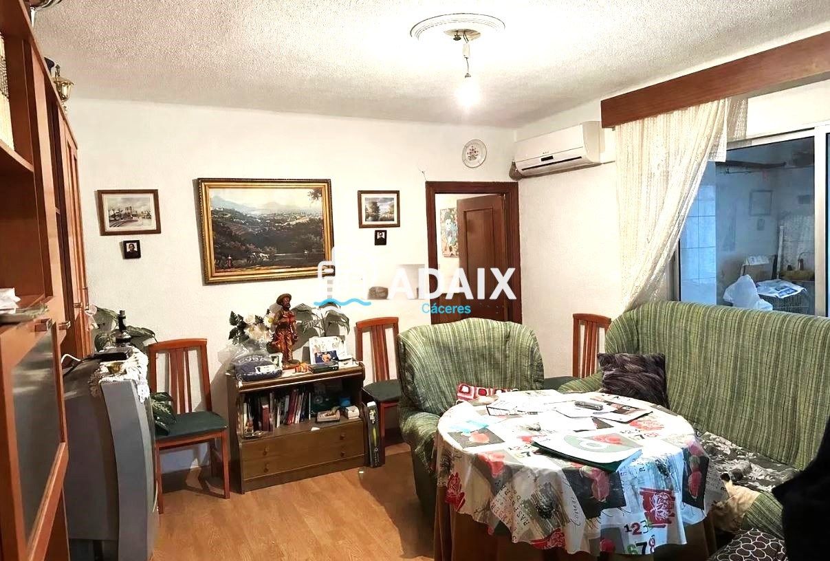 Dormitori de Pis en venda en Cáceres Capital amb Aire condicionat i Terrassa