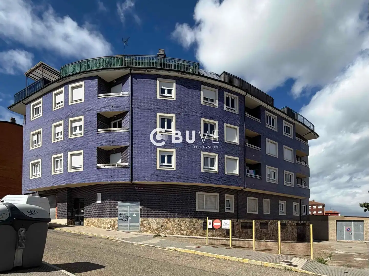 Exterior view of Flat for sale in León Capital   with Air Conditioner, Heating and Storage room