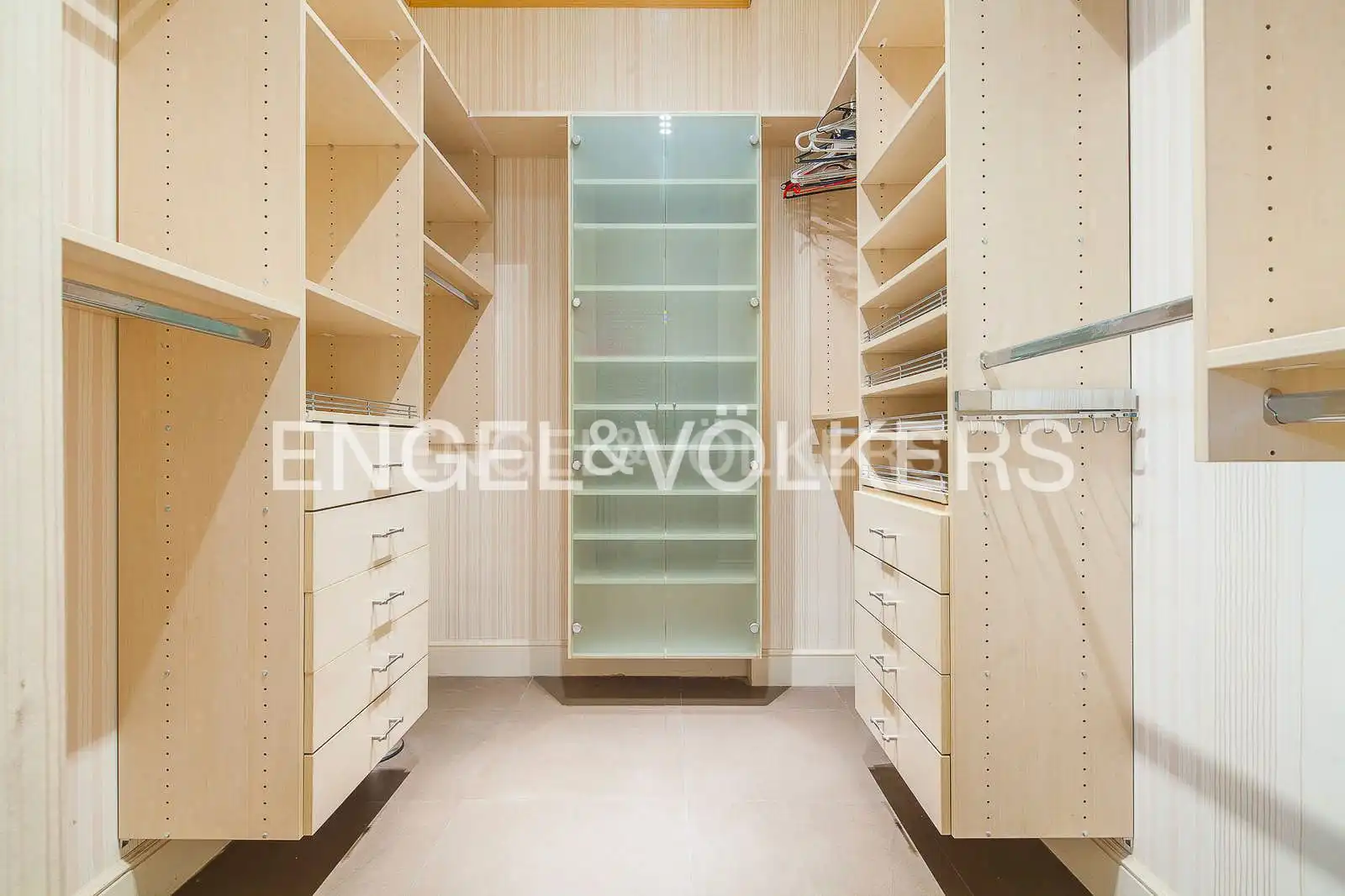 Flat for rent in Madrid  with Air Conditioner, Heating and Furnished