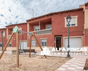 Exterior view of Single-family semi-detached for sale in Honrubia  with Heating, Private garden and Terrace