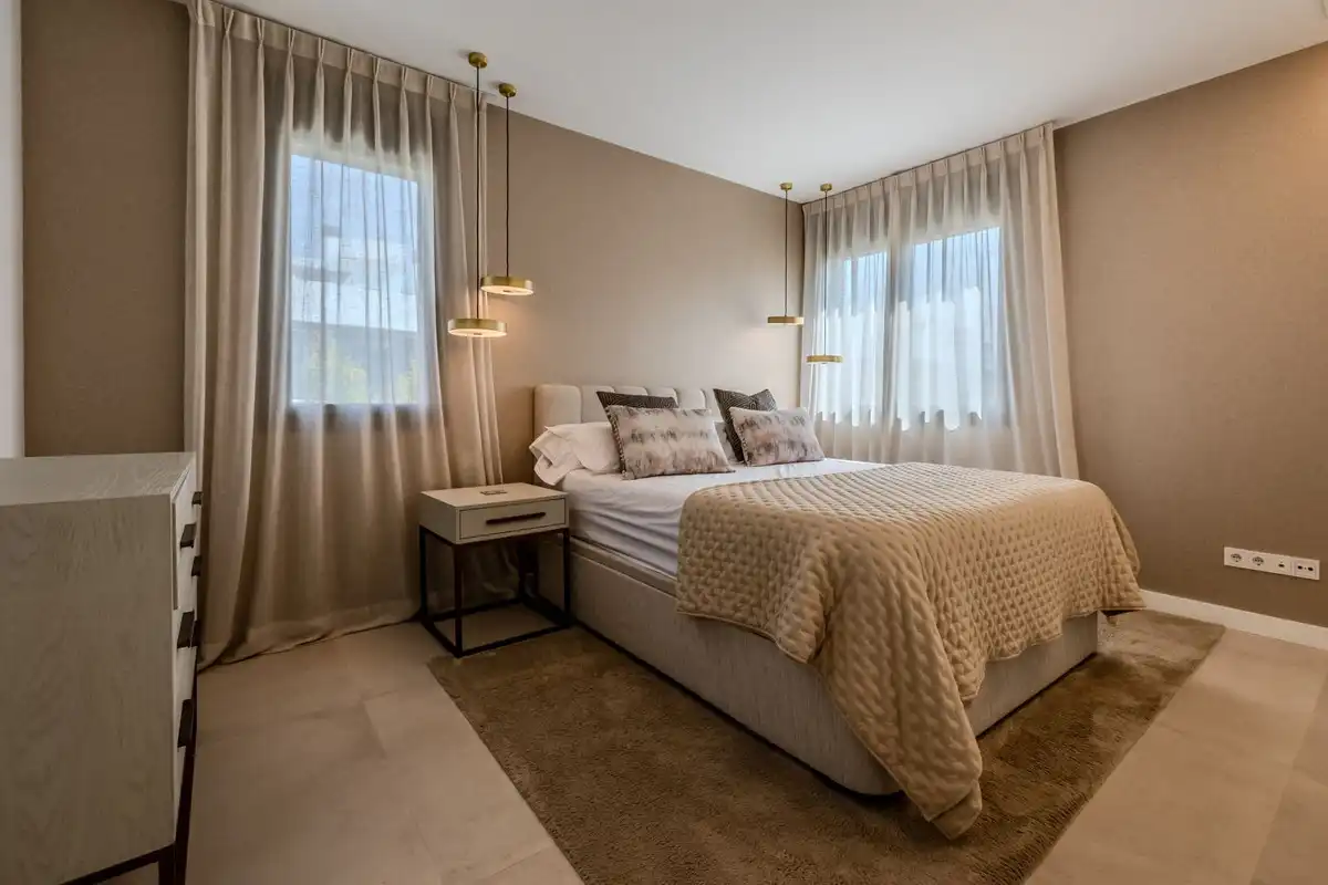 Schlafzimmer von Haus oder Chalet zum Verkauf in Marbella mit Klimaanlage, Privatgarten und Terrasse
