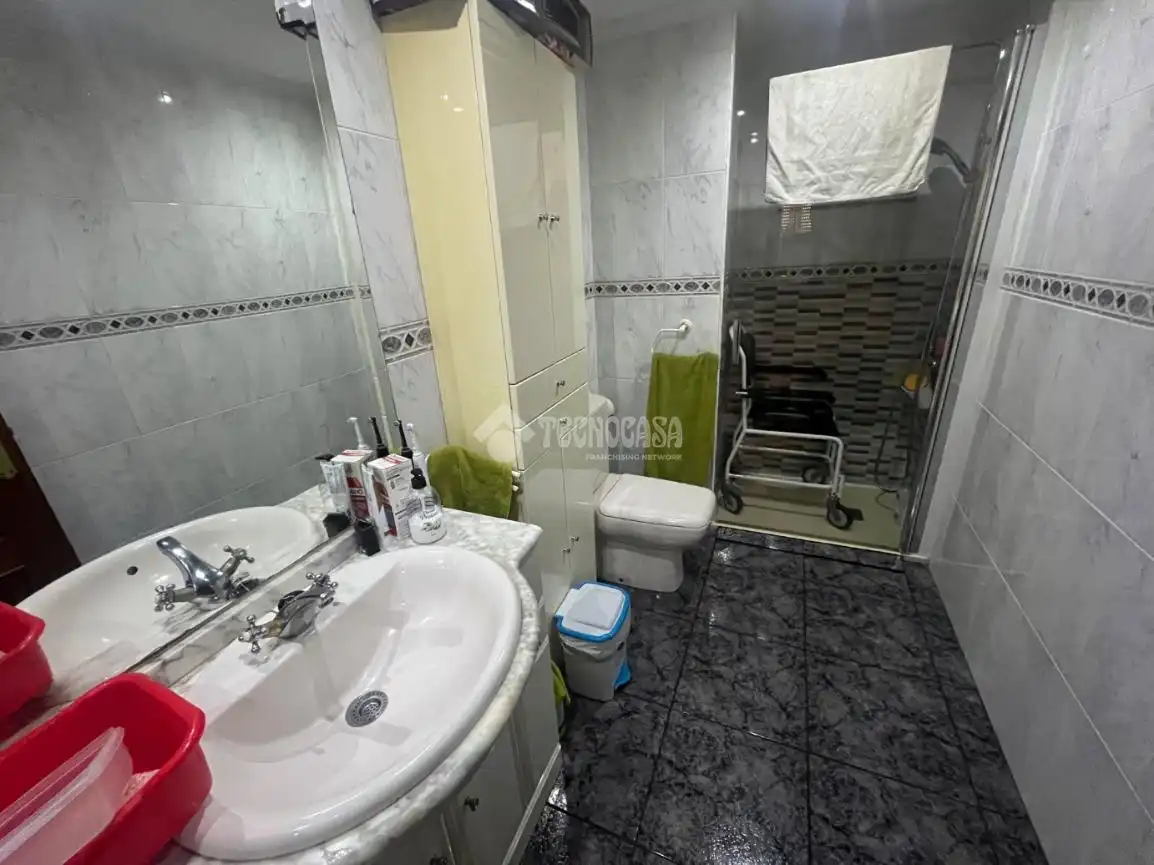 Baño de Piso en venta en Humanes de Madrid con Calefacción, Terraza y Piscina comunitaria
