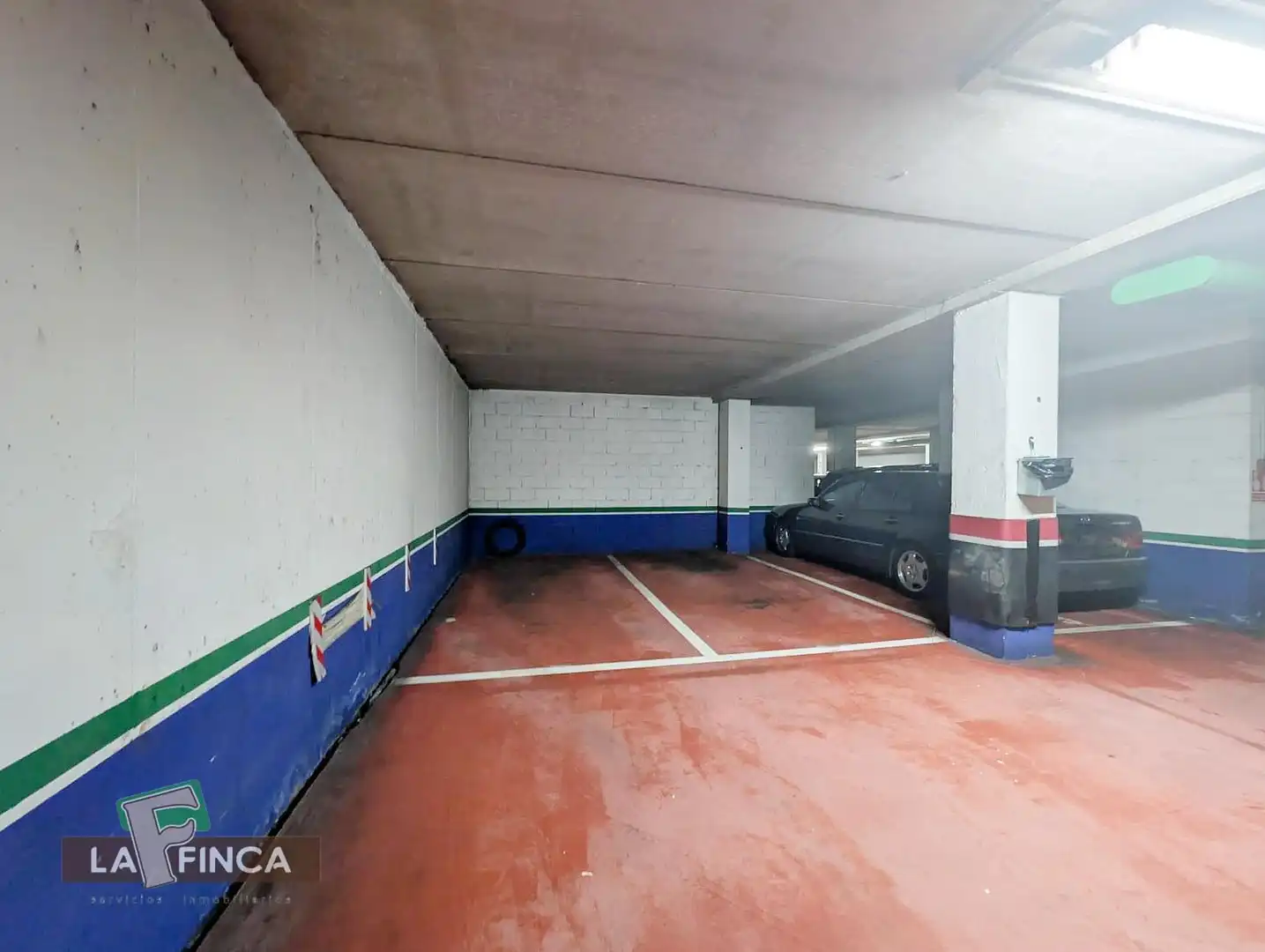 Aparcament de Apartament en venda en Oviedo  amb Calefacció, Traster i Moblat
