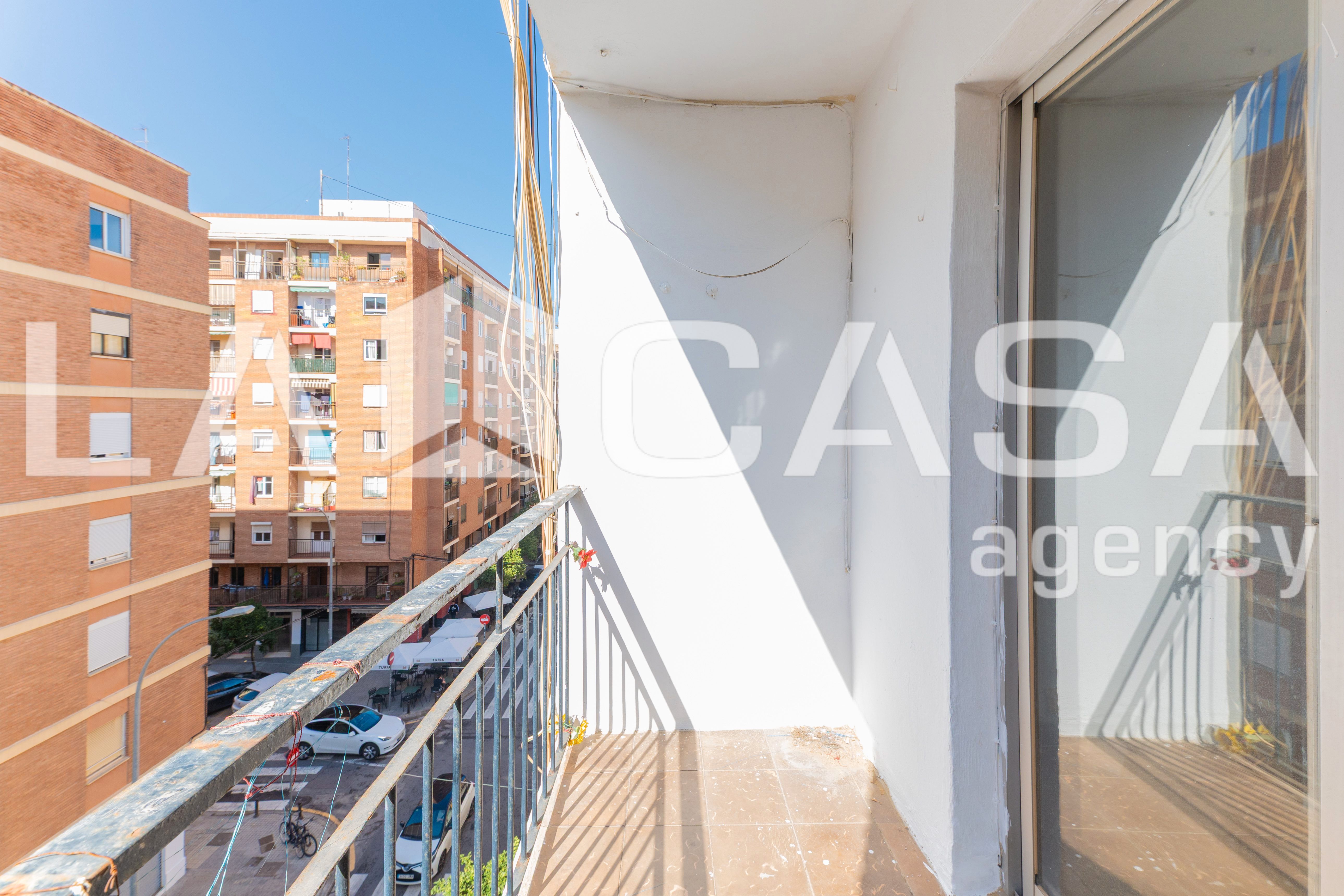 Bedroom of Flat for sale in  Valencia Capital  with Balcony