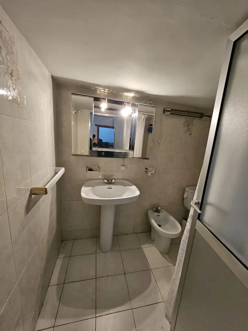 Badezimmer von Einfamilien-Reihenhaus zum Verkauf in Ledrada mit Möbliert