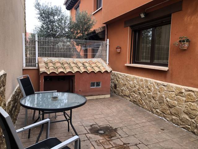 Casa adosada en Venta en Cabañas de Polendos