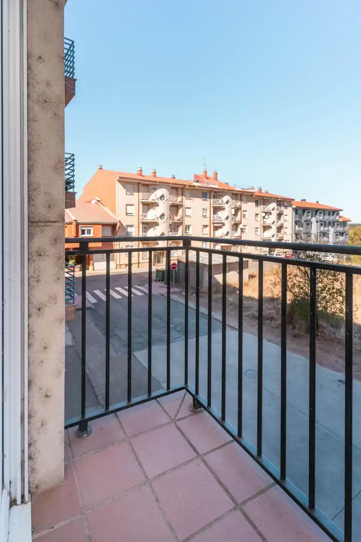 Außenansicht von Wohnung zum Verkauf in Valencia de Don Juan mit Heizung