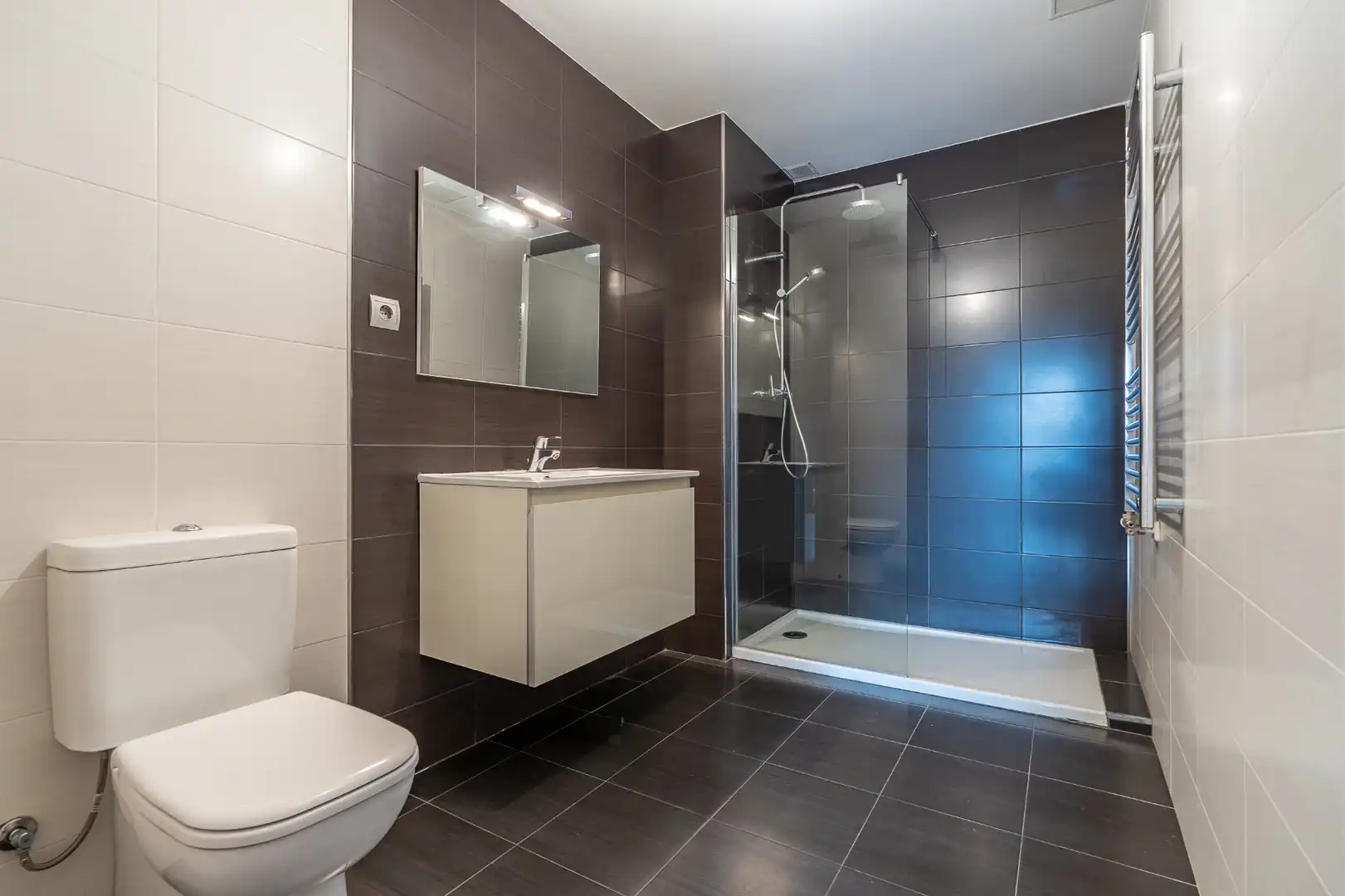 Baño de Piso en venta en Reus con Calefacción, Parquet y Terraza