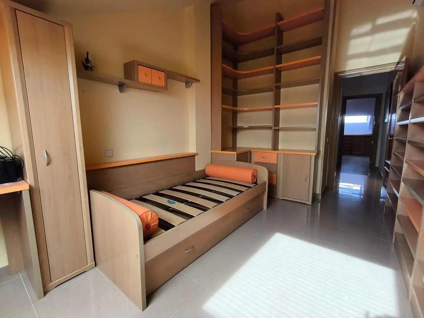 Habitación de Dúplex en venta en Sevilla la Nueva con Aire acondicionado, Calefacción y Terraza