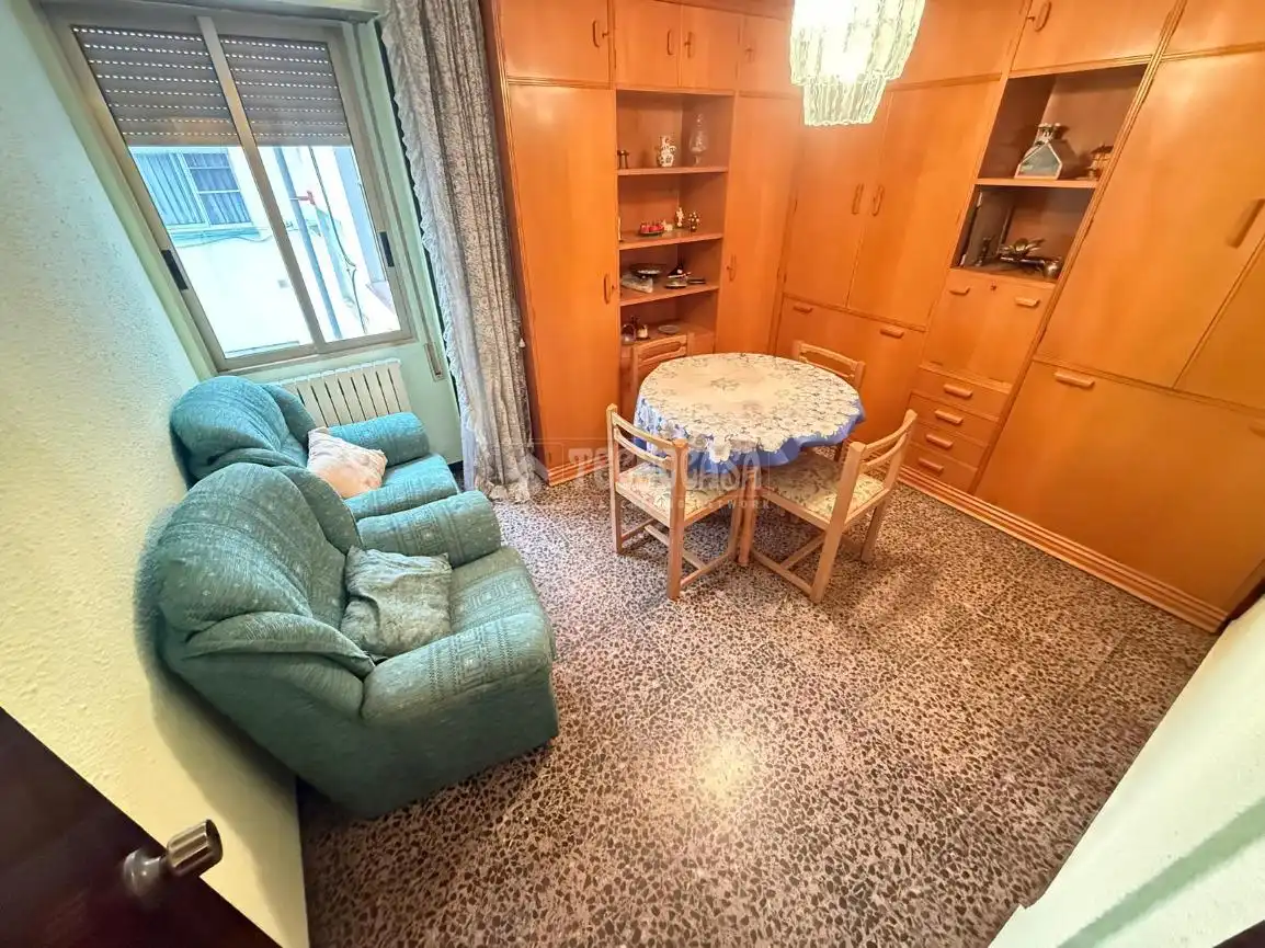 Living room of Flat for sale in Zaragoza  with Heating, Storage room and Furnished