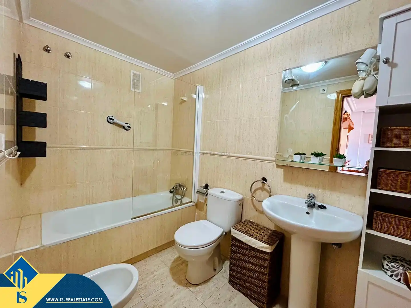Bathroom of Flat for sale in Torrevieja  with Air Conditioner, Terrace and Furnished