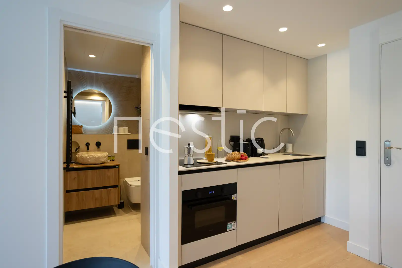 Cuina de Apartament de lloguer en Madrid amb Aire condicionat, Calefacció i Moblat