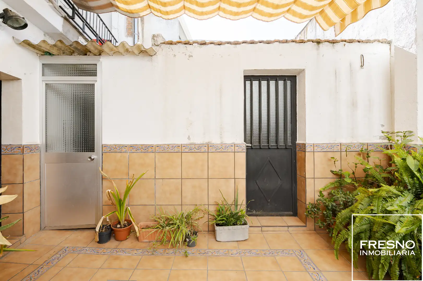 Vista exterior de Casa adosada en venda en Cobeña amb Calefacció, Jardí privat i Terrassa