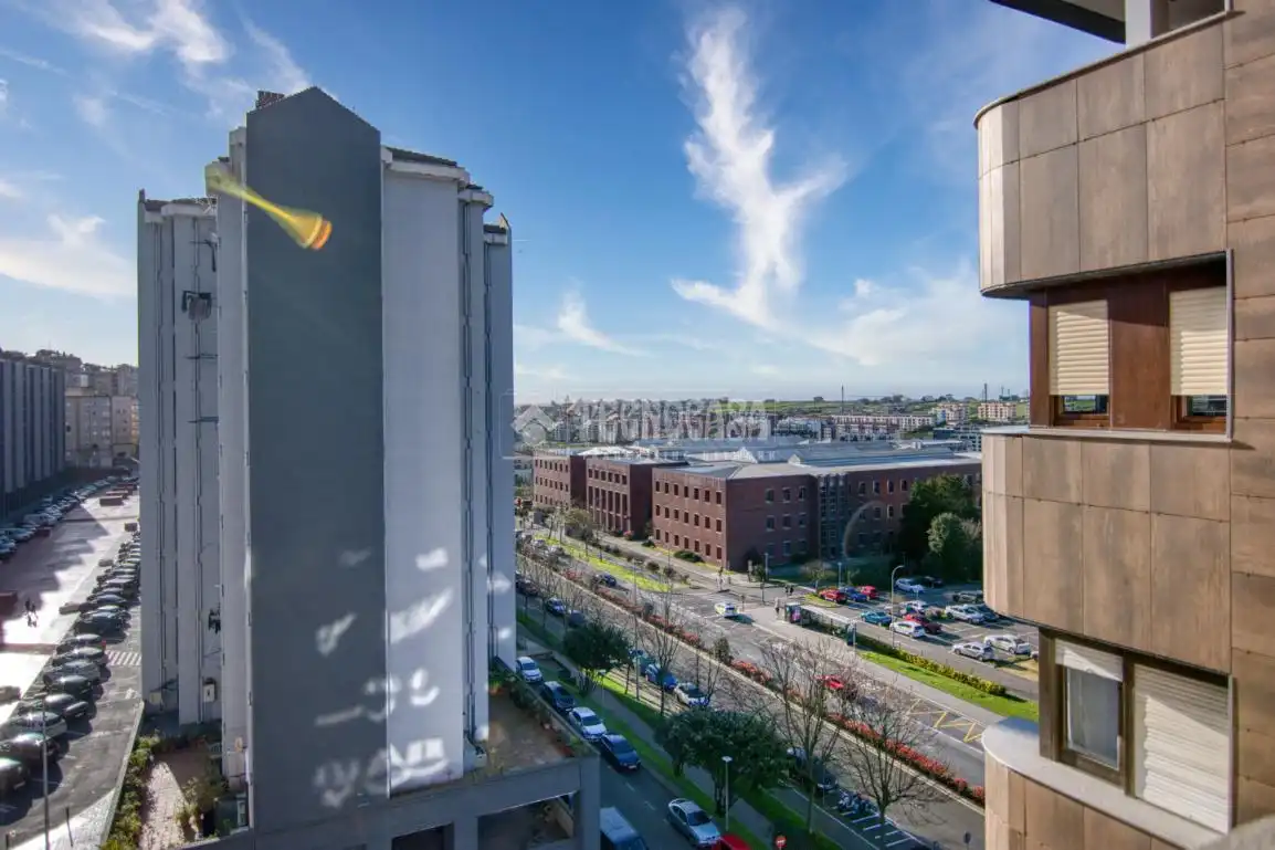 Außenansicht von Wohnung zum Verkauf in Santander mit Abstellraum