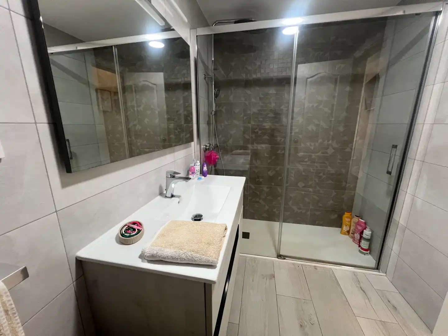 Bathroom of Flat for sale in Málaga  with Terrace and Community pool