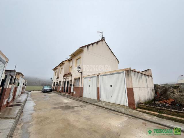 Casa adosada en Venta en C. del Carmen en Uclés