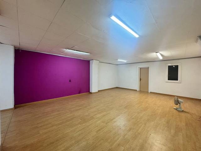 Local comercial en Venta en Carrer Campoamor en Bellvitge