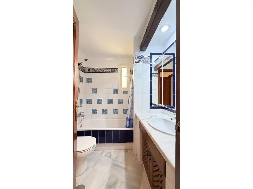 Bathroom of Apartments for sale in Torrevieja  with Air Conditioner, Swimming Pool and Furnished
