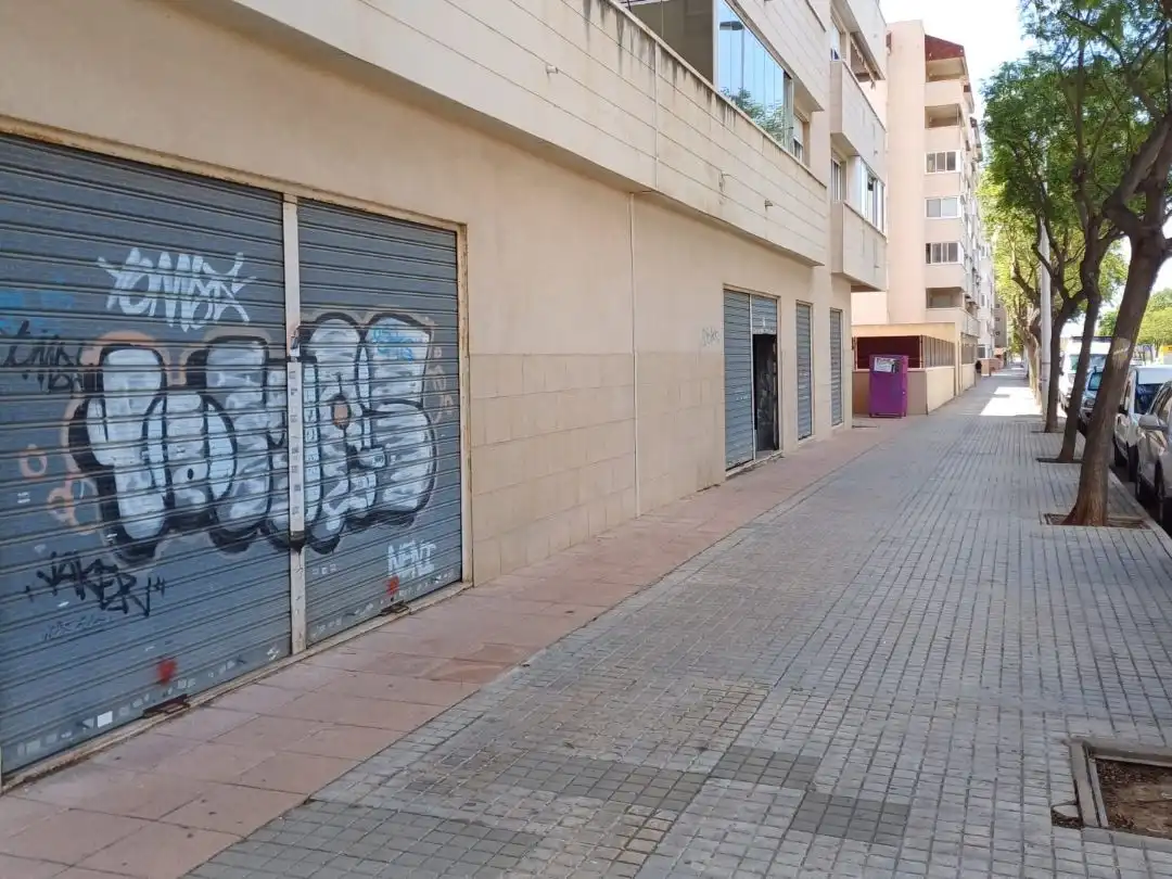 Vista exterior de Local en venta en Elche / Elx