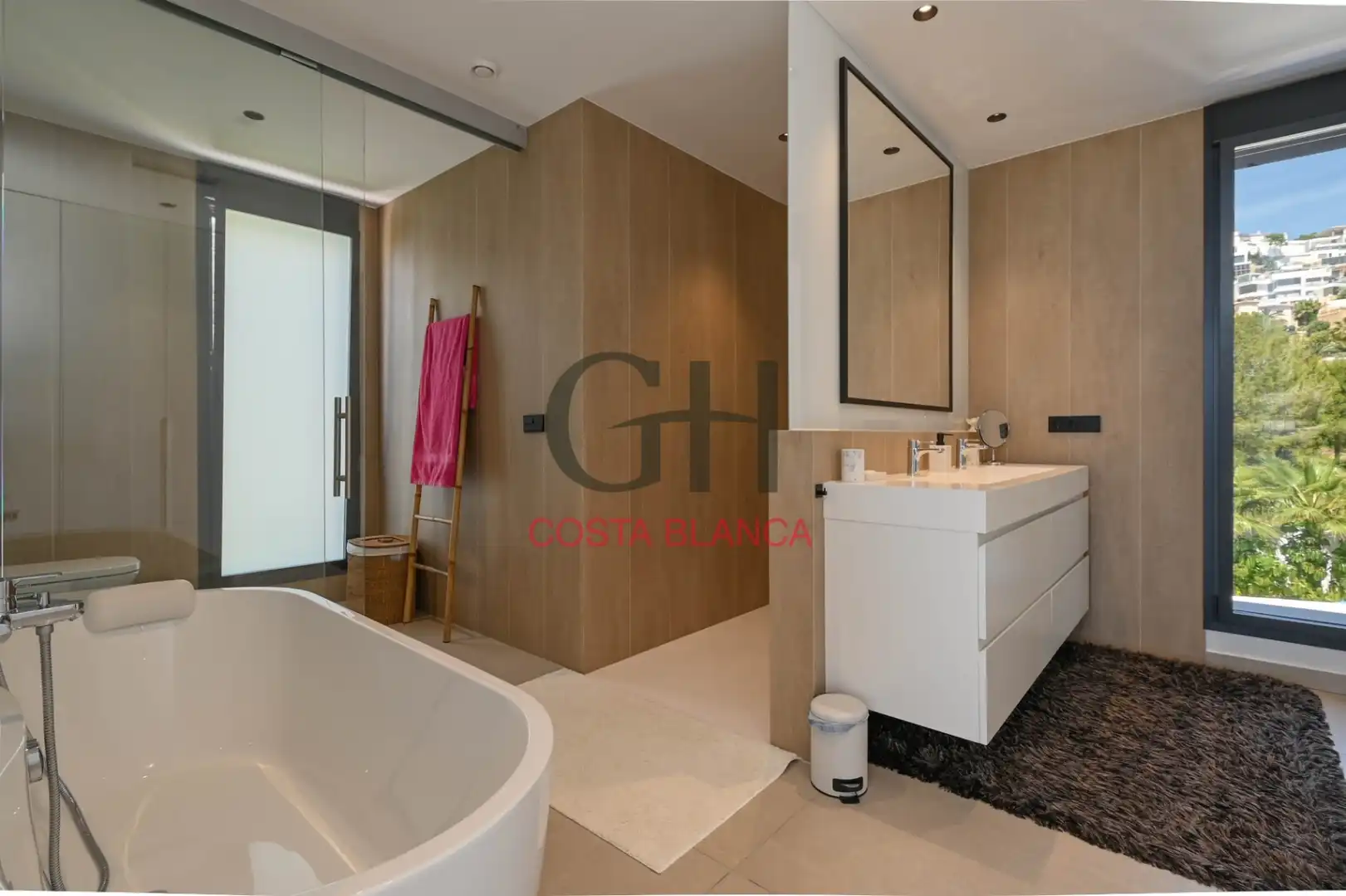 Badezimmer von Haus oder Chalet zum Verkauf in Moraira mit Klimaanlage, Heizung und Privatgarten